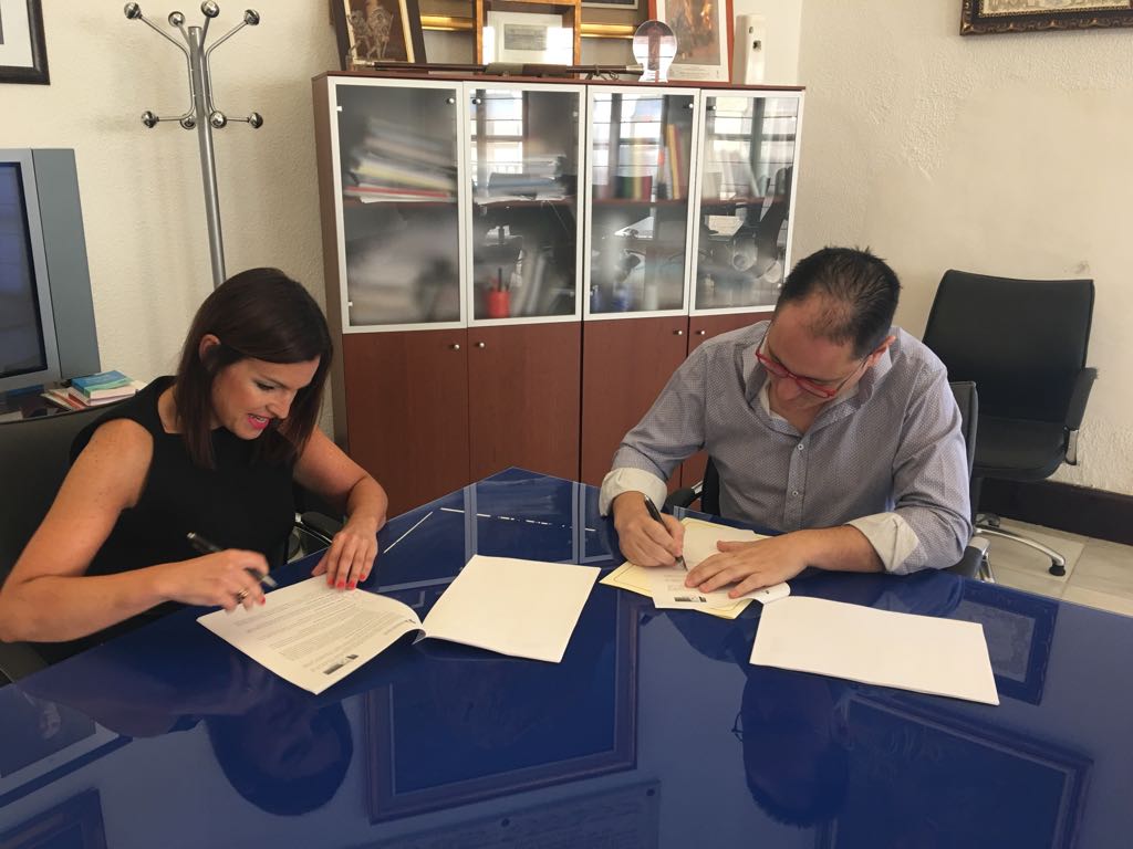 Comercio firma convenio con el Ayuntamiento de Puente Genil